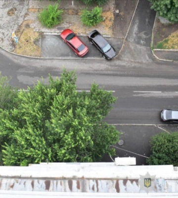 У Дніпрі жінка випала з вікна, поліція розслідує справу