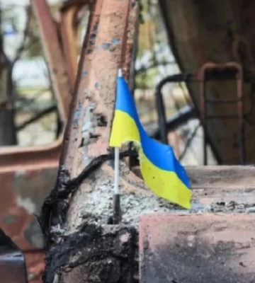 Окупанти вдарили по Херсону, загинула жінка
