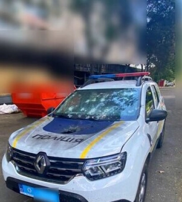 Рашисти ударили по поліцейській автівці у Херсоні, поранено двоє правоохоронців. ФОТО
