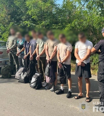 Планували заробити 600 тисяч гривень: на Одещині перекрили канал переправлення чоловіків, - ФОТО