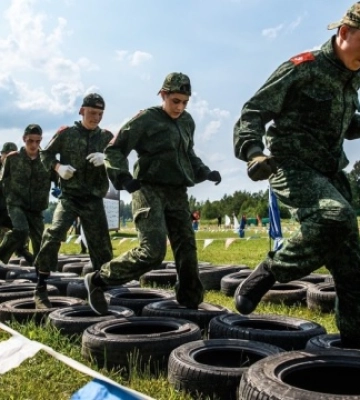 На ТОТ Запорізької області створили 12 організацій, які займаються мілітаризацією дітей