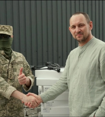 Гурт "Друга Ріка" з друзями передали 200 FPV-дронів ЗСУ в рамках туру "Нескорені"