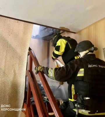 Росіяни знов обстріляли рятувальників, які гасили пожежу на Херсонщині