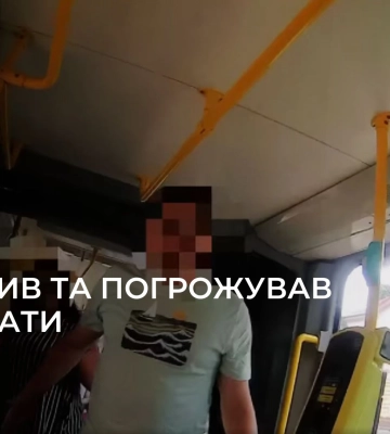 У Львівському трамваї чоловік погрожував та побив контролерок
