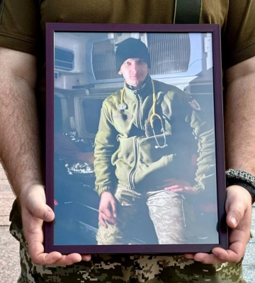 На Рівненщині близько 40 жителів села згуртувалися та відремонтували дорогу (ВІДЕО)
