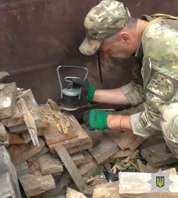 На Львівщині чоловік кинув гранату на подвір’я та втік на авто