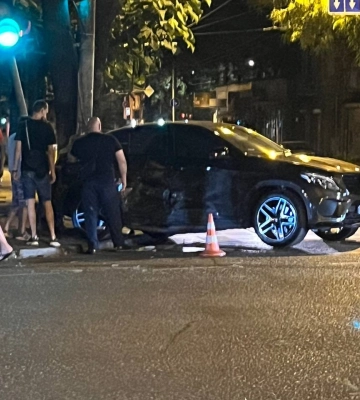 В центрі Одеси зіткнулися два авто марки Mercedes, - ФОТО