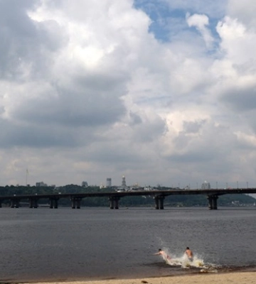 В Киеве зафиксировали рекорд температуры воды в Днепре