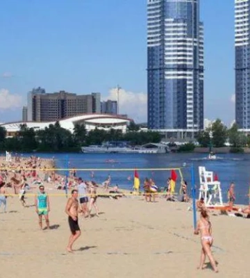 Температура води в Дніпрі у Києві наблизилася до 30 градусів