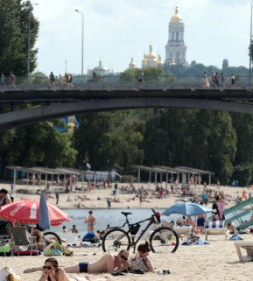 У Києві 16 липня Дніпро прогрівся до рекордних 29°