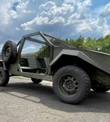 Автомастерская в Николаеве переделывает легковые автомобили в военные машины: видео