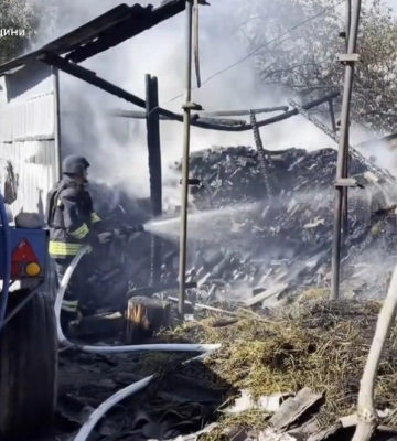 На Сумщині рятувальники загасили пожежу після російського обстрілу