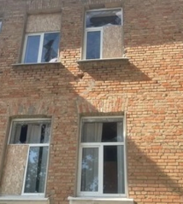 Росіяни обстріляли гімназію на Дніпропетровщині: деталі від ОВА