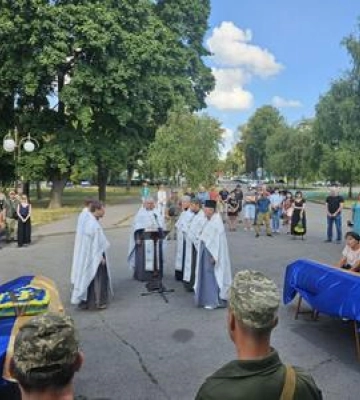 У Полтавській громаді попрощалась з двома загиблими військовими