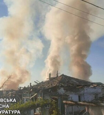Окупанти вдарили по селу Подоли на Харківщині, загинув чоловік. ФОТОрепортаж