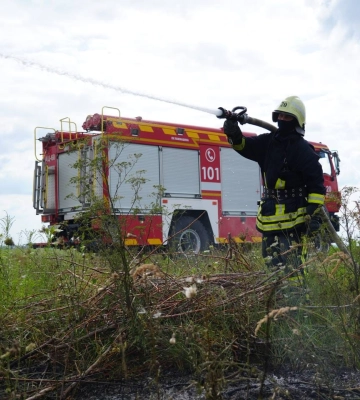 На Волині горіли житловий будинок, суха трава і стерня