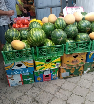 Скільки коштують кавуни та дині на ринку у Луцьку: огляд цін