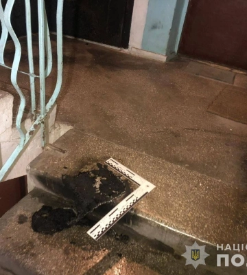 Помстився: у Луцьку молодик із Сум підпалив двері сусідам 