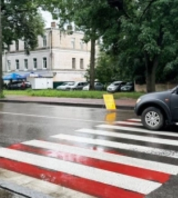 У Рівному бус на пішохідному переході збив пішохода
