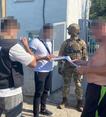 В Днепре бывший сотрудник милиции и его подельник торговали трофейным оружием