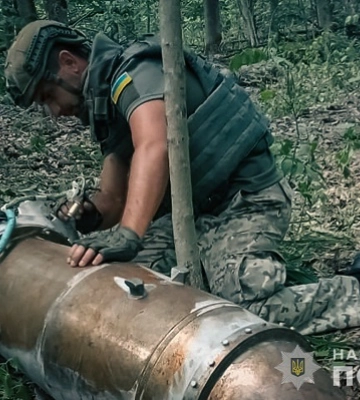 На Сумщині знайшли бойову частину російської ракети Х-59