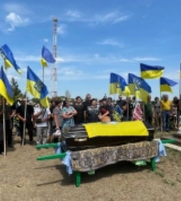 В Єланецькій громаді попрощались із захисником України