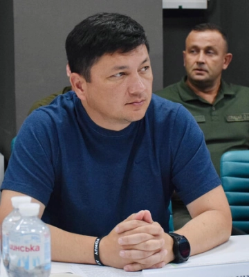 Кім вдягнув браслет із промовистим написом 