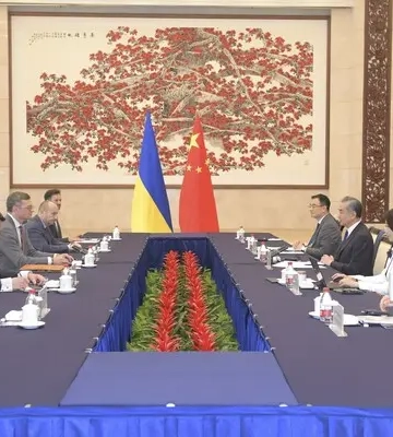 Китай намагається не програти у війні й звузити можливості Путіна. Що стоїть за візитом міністра закордонних справ України до Китаю? Китай намагається не програти у війні й звузити можливості Путіна. Що стоїть за візитом міністра закордонних справ України до Китаю?