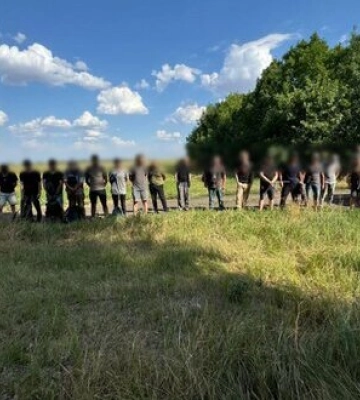 На Одещині затримали водія та 15 чоловіків, які намагалися незаконно виїхати до Молдови, - ДПСУ. ВІДЕО+ФОТОрепортаж