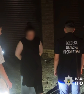 В Одесі посадовицю спіймали на хабарі