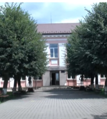 Скандал у школі на Волині: вчителька на уроці облаяла і вдарила дівчину, ще й хотіла її роздягнути