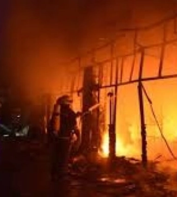 Масштабный пожар в Мелитополе уничтожил несколько магазинов