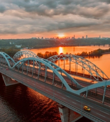 Температура води в Дніпрі у Києві наблизилася до 30 градусів