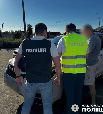 Організував схему для ухилянтів: у Києві затримали чоловіка, який незаконно переправляв військовозобов'язаних за кордон