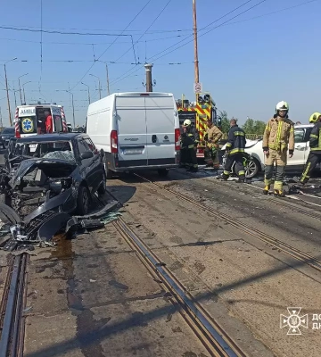 У Дніпрі на мосту сталася масштабна аварія