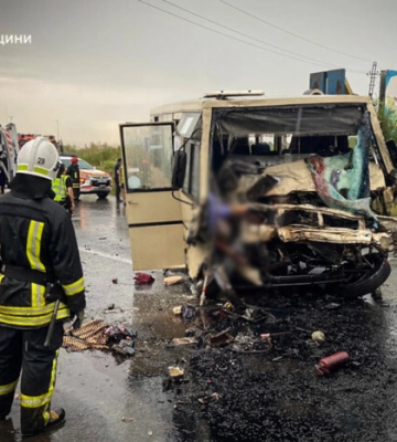 На Львівщині рейсовий автобус зіткнувся з вантажівкою: є загиблі та постраждалі