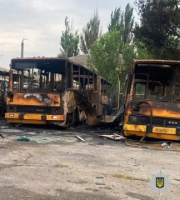 У Херсоні внаслідок нічних атак згоріли 15 одиниць транспорту на території підприємства