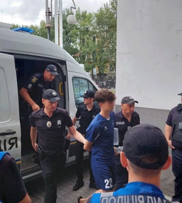 Підозрюваного у вбивстві Ірини Фаріон доставили до суду Львова