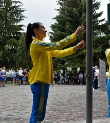 У Луцьку урочисто підняли Олімпійський прапор 