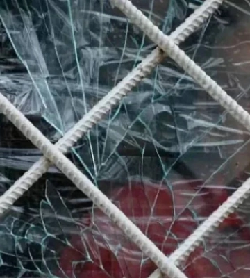 Окупанти скинули вибухівку з дрона на людей у Херсоні: постраждали пʼять осіб