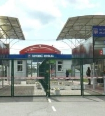 З підробленими документами чоловік намагався виїхати за кордон через пункт пропуску на Закарпатті