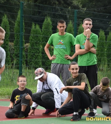 Екскурсії, заняття та спорт: у Луцьку завершився літній табір для дітей. Фото