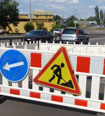 У Києві на вулиці Олени Теліги частково обмежено рух транспорту: подробиці