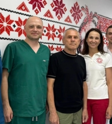 Лікар з Волині з колегами прооперували чоловіка, який міг померти від розриву аневризми