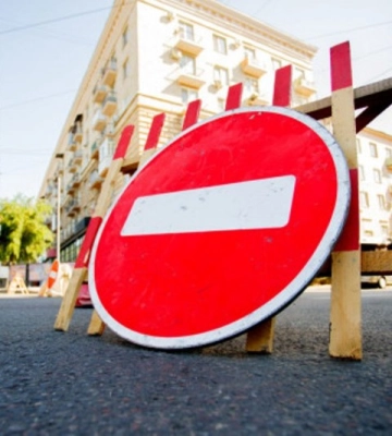 До 27 вересня заборонено рух транспорту на ділянці Карантинного узвозу