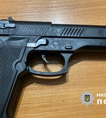 В Одесі затримали неповнолітнього, який у військовій формі скоїв розбійний напад на містянина