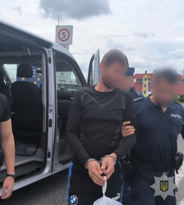 Маневицькі поліцейські розшукали злочинця у Республіці Польща