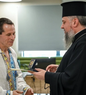 Предстоятель ПЦУ відзначив медиків «Охматдиту» церковними нагородами