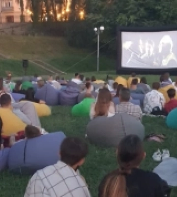 В Острозі організовують кінопоказ просто неба