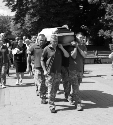 У Луцьку попрощалися із загиблим на Херсонщині сержантом-морпіхом Олександром Андрусіком 